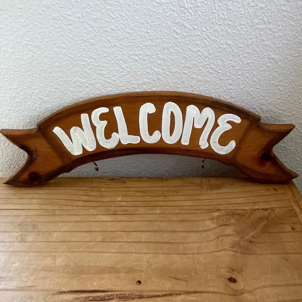 Rustic‎ Wooden Welcome Key Holder | Hand-Painted Vintage Entryway Sign